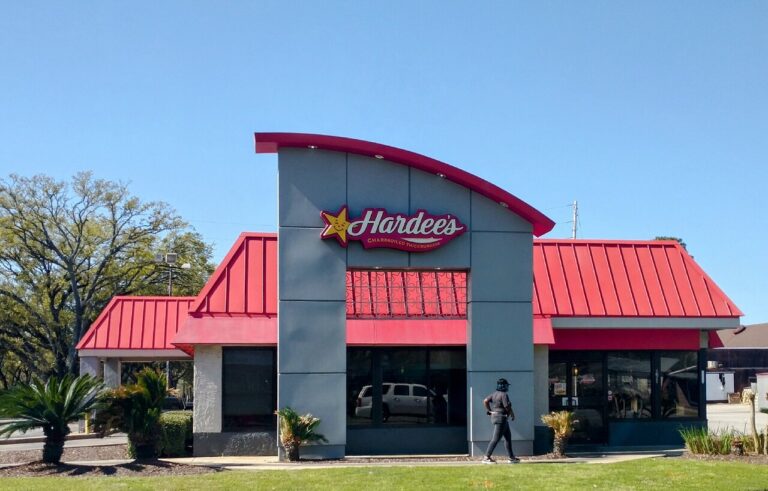 Does Hardee’s Take Apple Pay?